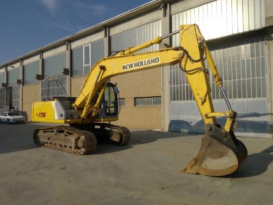 New Holland E175