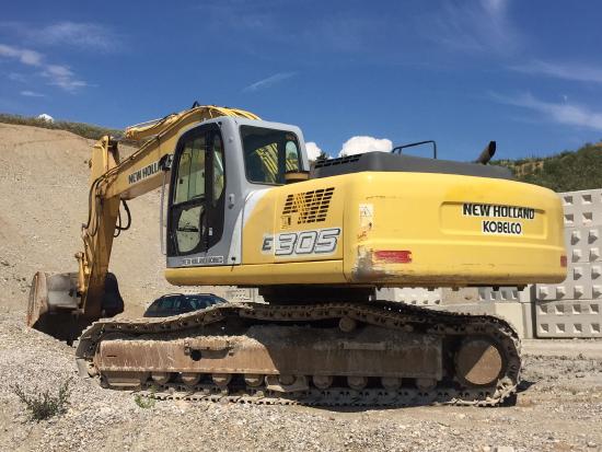 New Holland E305