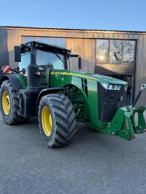 John Deere 8345