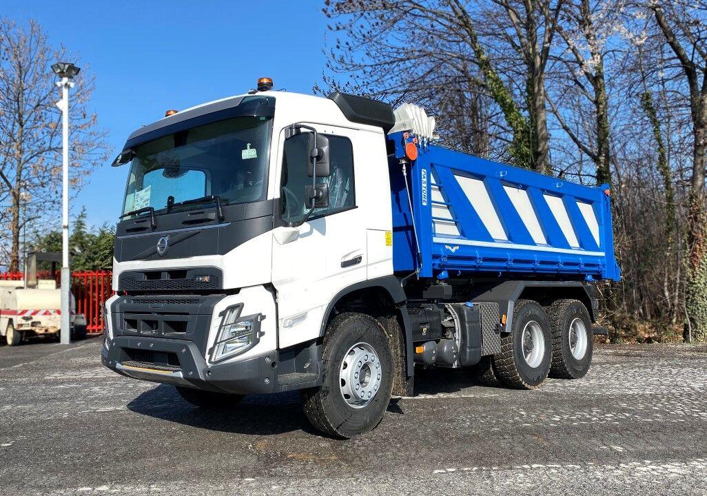 VOLVO FMX 460 heavy duty construction dumper truck Stock Photo - Alamy