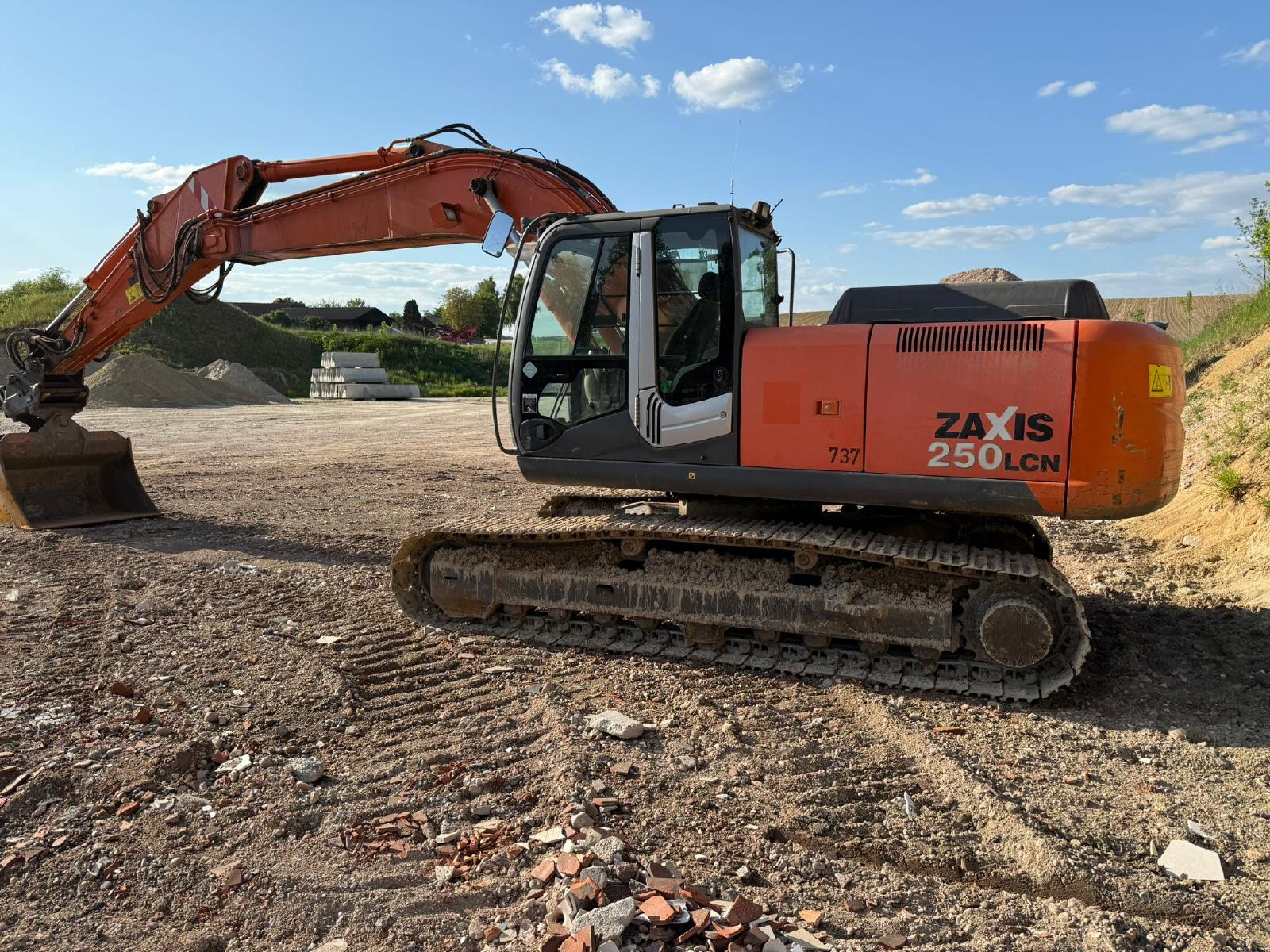 Hitachi ZX 250 LCN Tracked excavator buy used in Bavaria
