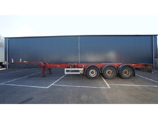 Renders 3 AXLE EXTENDABLE CONTAINER TRANSPORT TRAILER