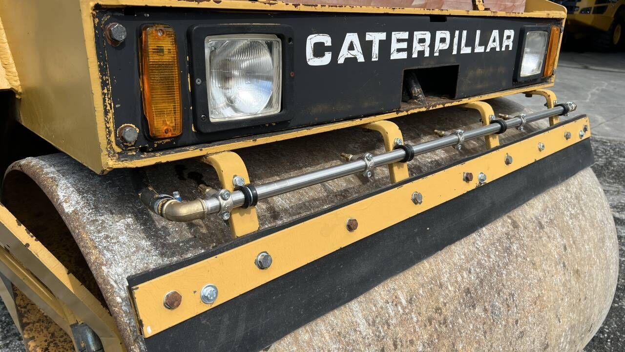 Caterpillar CB-424 Rouleau combiné acheter d'occasion dans Piémont
