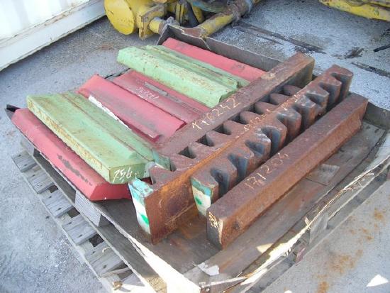 Rubble Master RM70 unused hammer & Impact plates