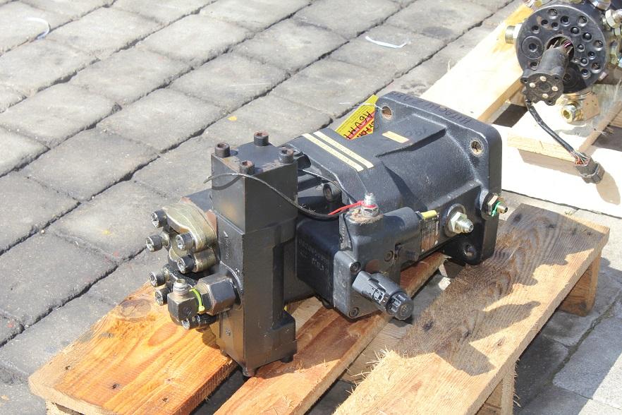 Двигатель хода. Rexroth a6vm 140. A6vm140. Rexroth a6vm180. A6vm140 гидромотор Rexroth на экскаватор Хитачи.