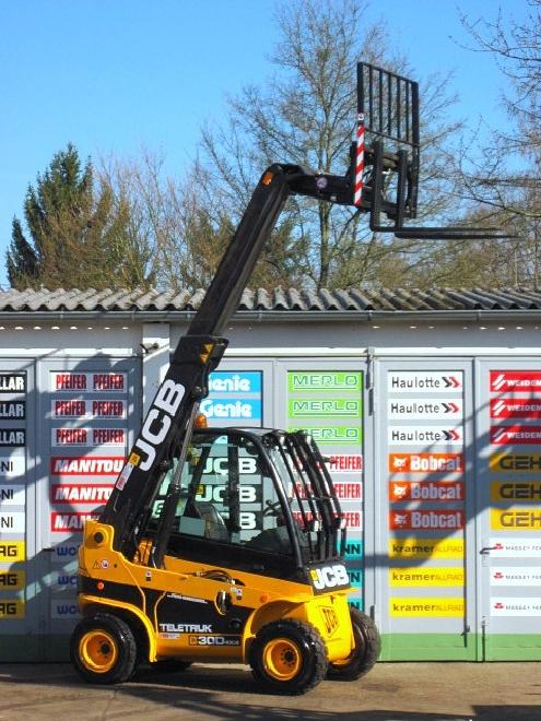 JCB TELETRUK TLT 30 D 4x4 ** 4.4m / 3.0t. ** SEITENSCHIEBER