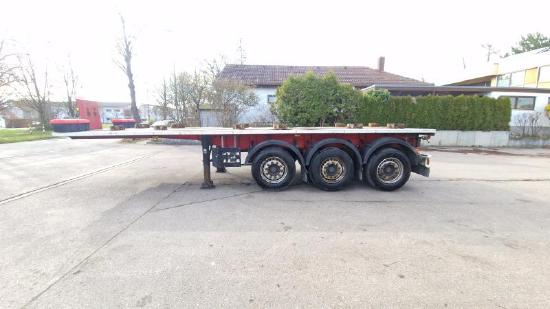 Schwarzmüller kurzes 3- Achs Chassis ADR für Chemie