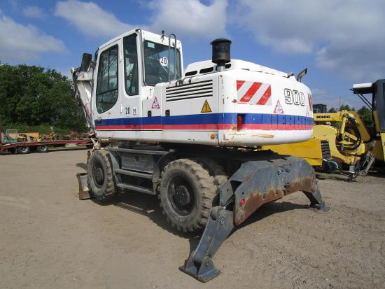 Liebherr A 900 C