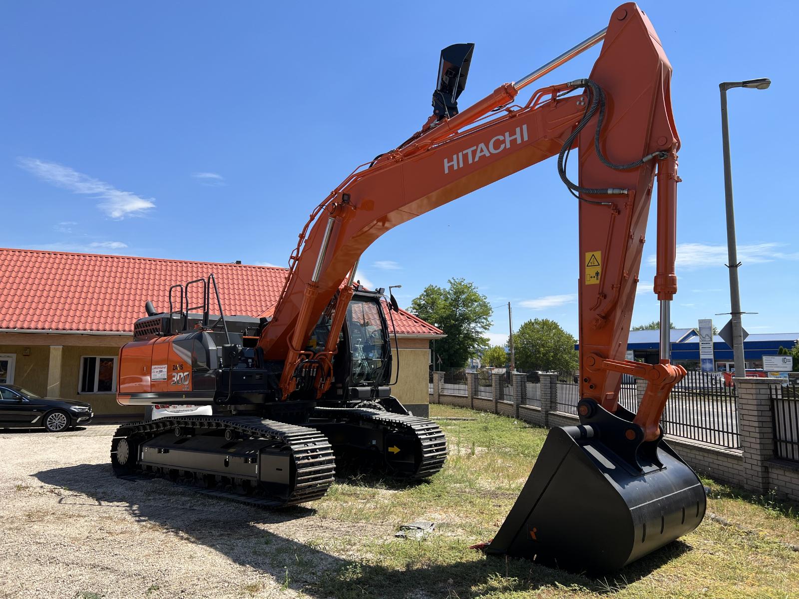 Hitachi ZX300LCN-7 履带式挖掘机买新的匈牙利| Machinerypark