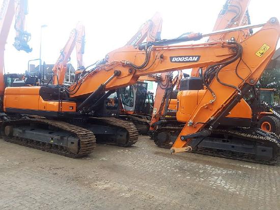 Doosan Dx Lc Tracked Excavator Buy Used In Lower Saxony Machinerypark