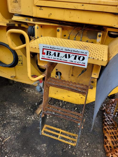 Volvo step platform