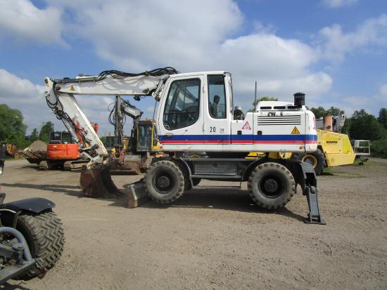 Liebherr A 900 C