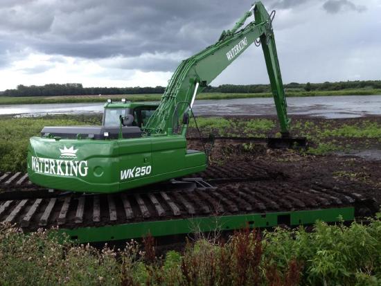 WATERKING amphibious excavator swamp buggy