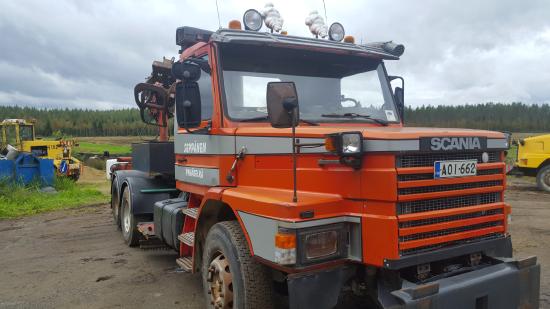 T 112 H with Hian ctane Scania with Hiab-crane, grab for timbers