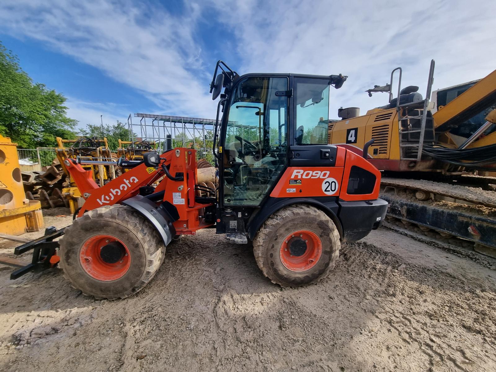 Kubota R090 Погрузчик на колесном ходу купить б/у в Бавария | Machinerypark