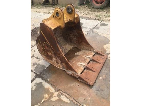 Digging Bucket 98cm width, many more used buckets