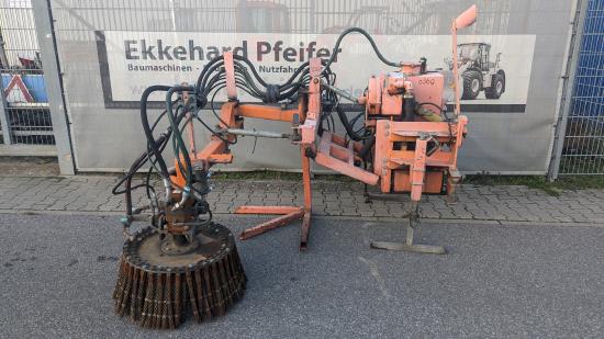 Schmidt-Kommunaltechnik Wildkrautbesen SWB 700 für Unimog Anbau Front