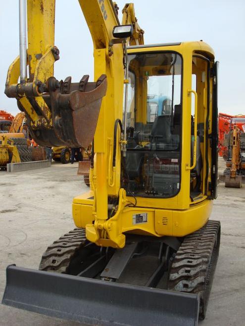 Komatsu PC27 R-8