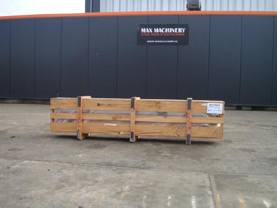 Hyundai R450LC-3 Boom cylinder