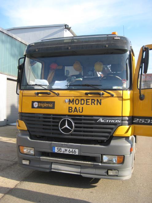 Mercedes Benz Actros 2535 mit Liftachse und Ladekran Hiab 220 C3