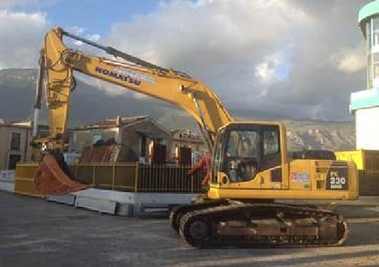 Komatsu PC230-7