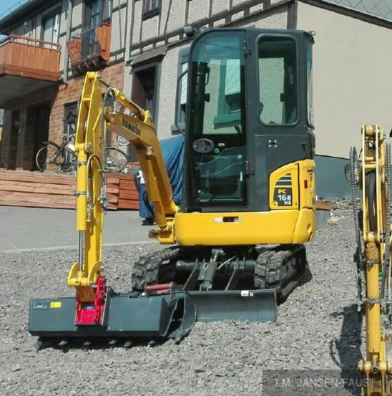 Komatsu PC16R-3